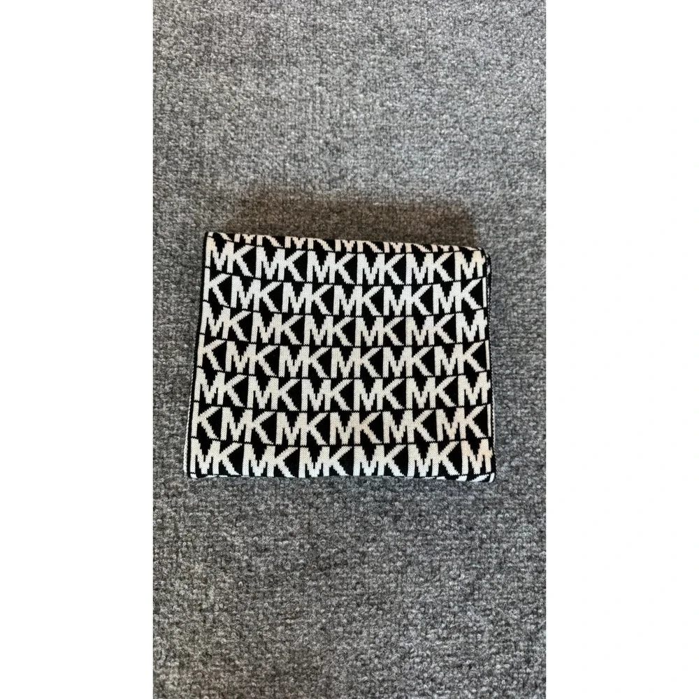 Michael Kors Womens Black White Monogram Logo Knit Scarf Rectangular‎ 65X10 in